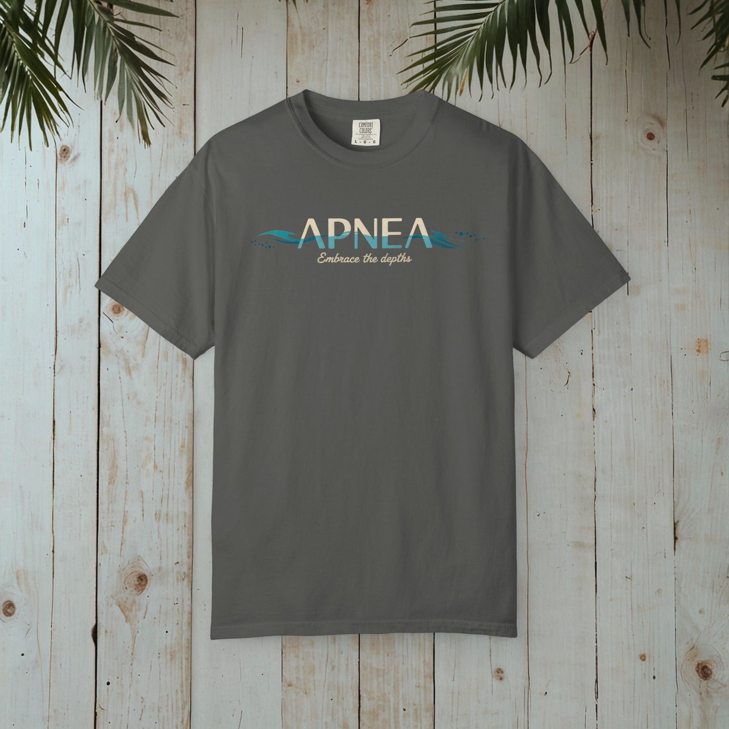 APNEA Embrace the Depths Wave GARMENT-DYED TEE